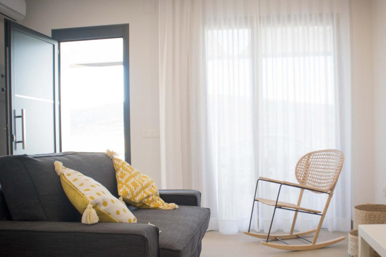 Apartamentos Madreselva Fernan Perez Ngoại thất bức ảnh