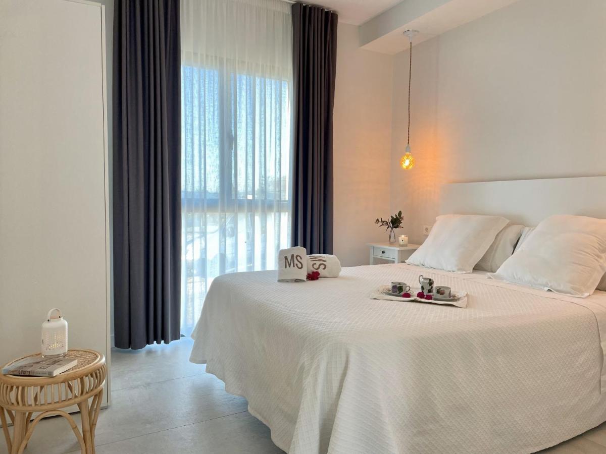 Apartamentos Madreselva Fernan Perez Ngoại thất bức ảnh
