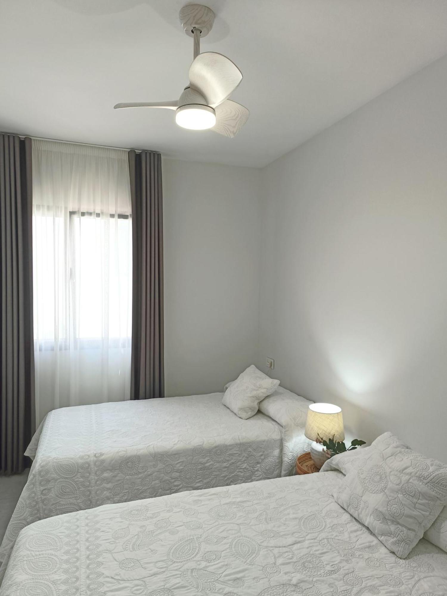 Apartamentos Madreselva Fernan Perez Ngoại thất bức ảnh