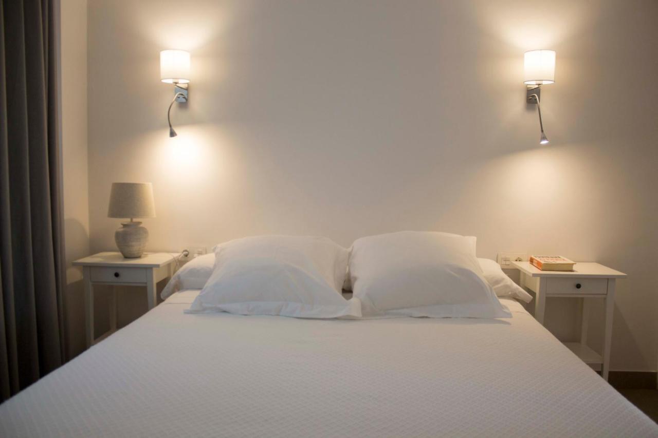 Apartamentos Madreselva Fernan Perez Ngoại thất bức ảnh
